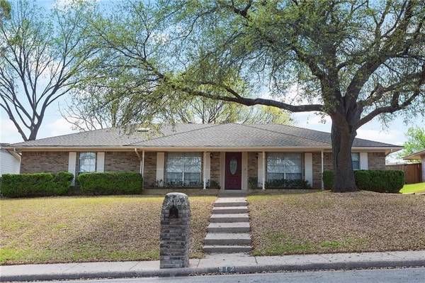 912 Heather Knoll Drive,  Desoto,  TX 75115