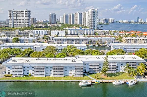 North Miami Beach, FL 33160,3750 NE 169th St Unit 305