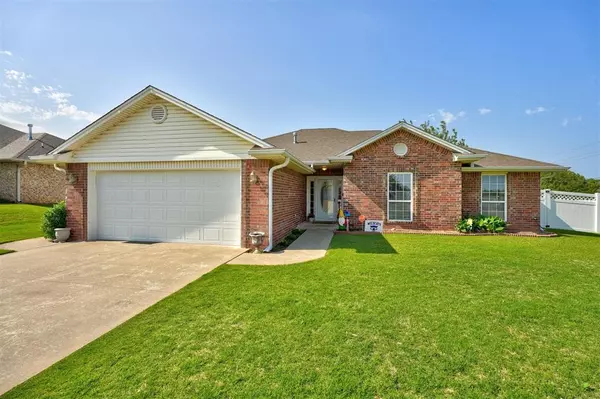 1214 Cambridge Drive, Shawnee, OK 74804