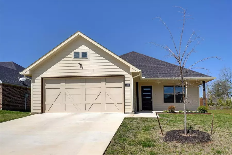 201 Clover Circle, Weatherford, TX 76086