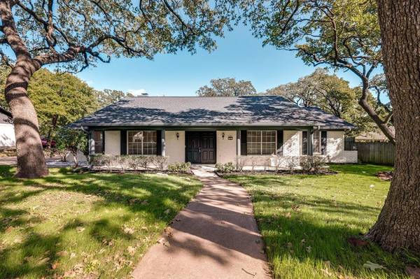 6 Devonshire Drive, Bedford, TX 76021