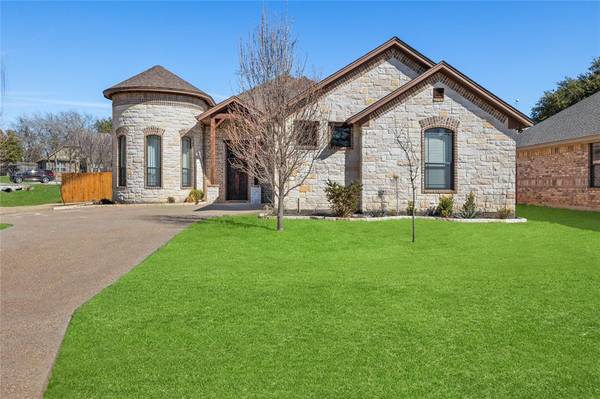 1700 Rockview Drive, Granbury, TX 76049