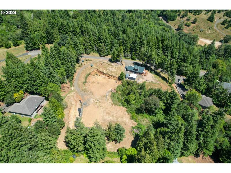 58682 Fernwood RD, Coquille, OR 97423