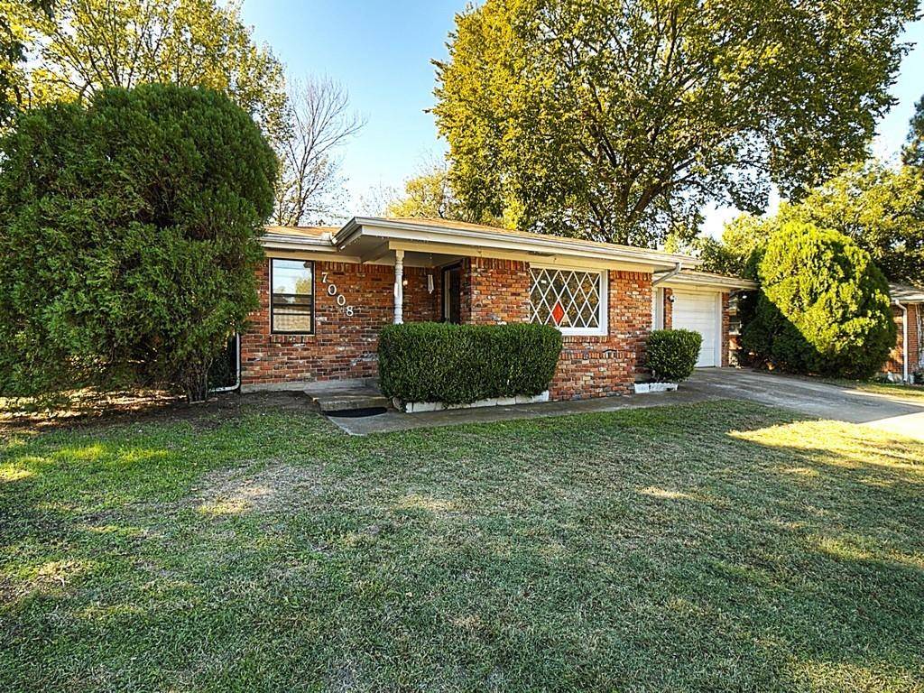 7008 Robinhood Lane, Fort Worth, TX 76112