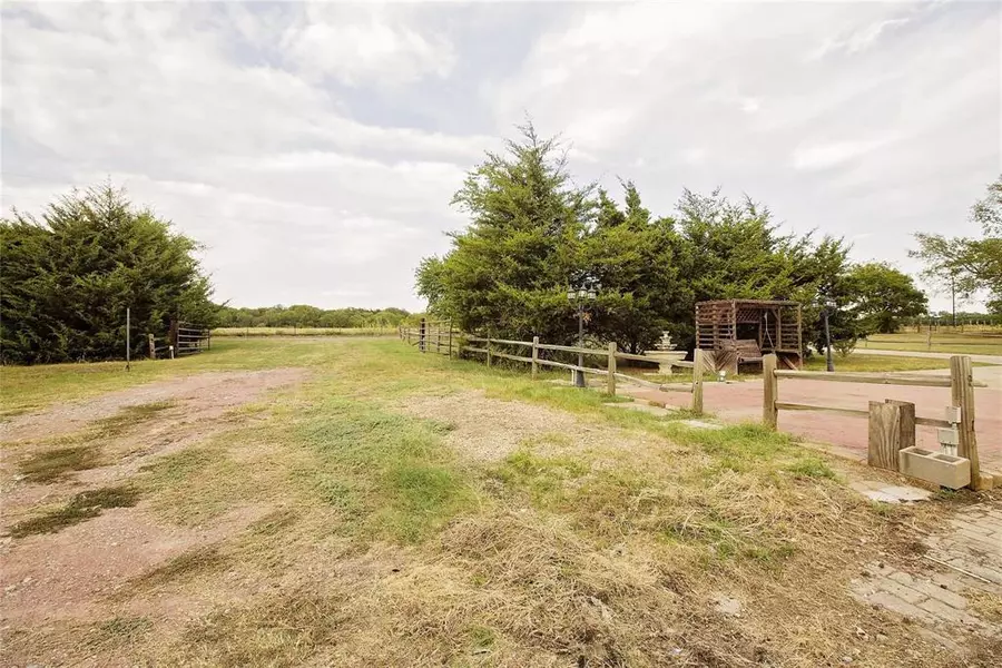 2.0 ac Chickenfield Rd, Whitewright, TX 75491