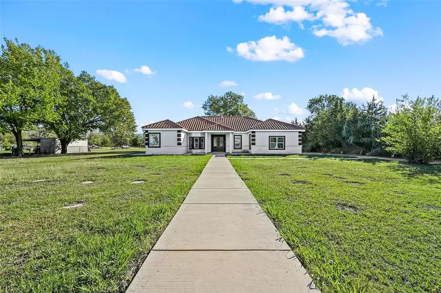 811 Willow Creek Road, Palmer, TX 75152