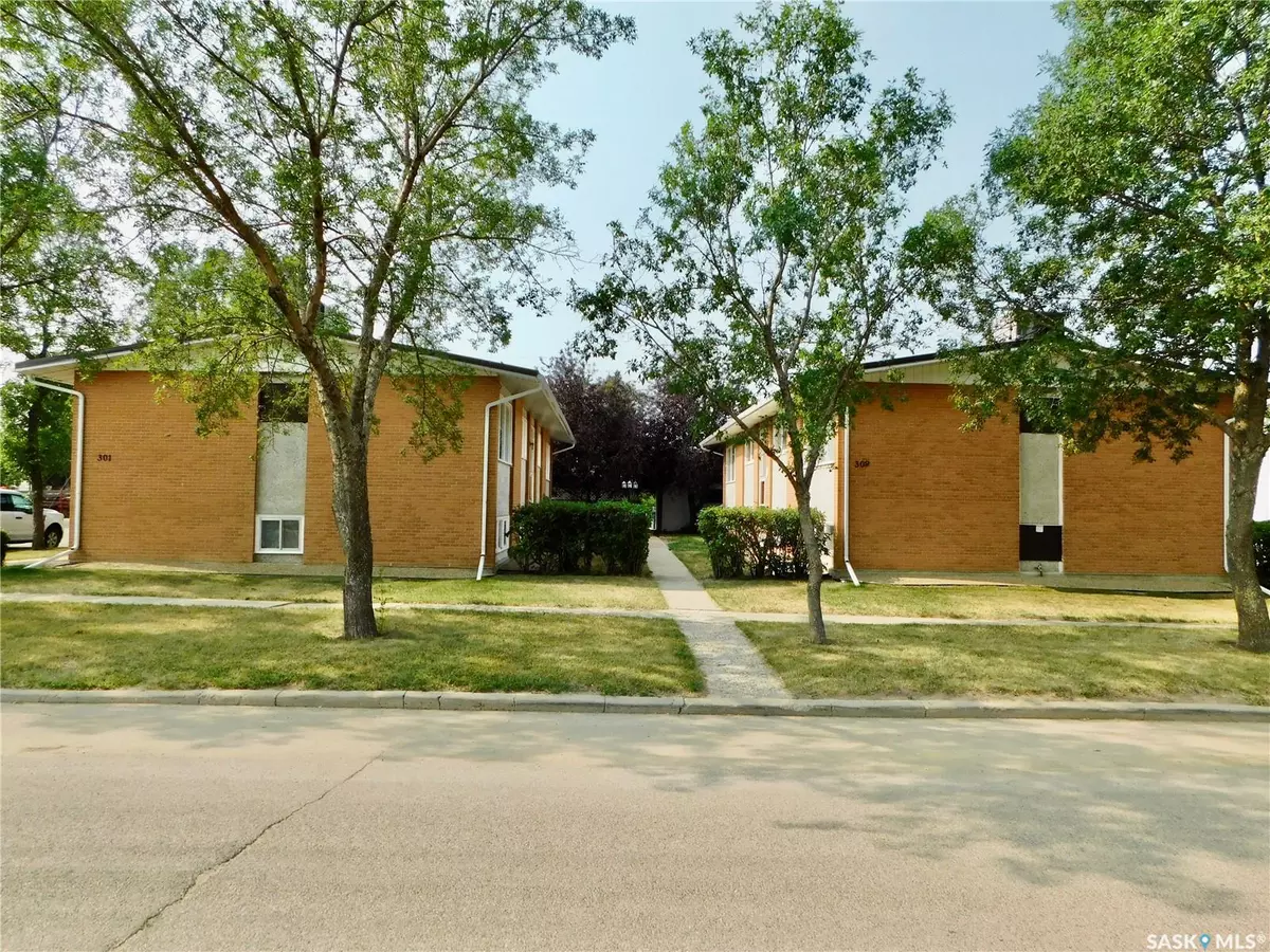 Assiniboia, SK S0H 0B0,301-309 3rd AVENUE W