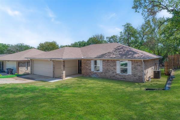 7520 Craig Street,  Fort Worth,  TX 76112