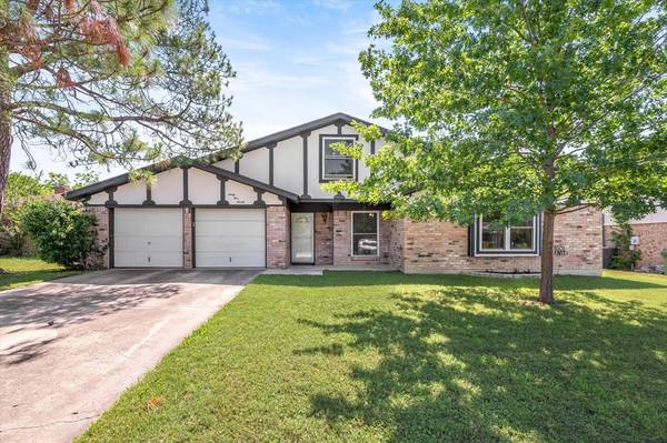 6520 Riddle Drive, North Richland Hills, TX 76182