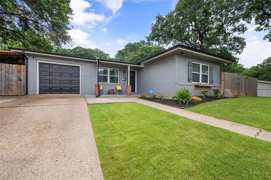 1505 Briarwood Boulevard, Arlington, TX 76013