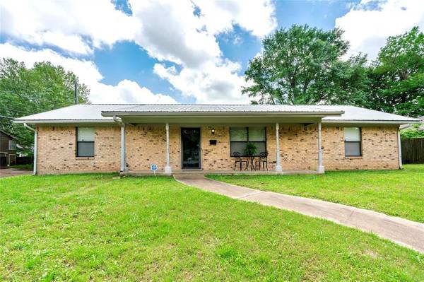 2130 Hubbard Street, Paris, TX 75460