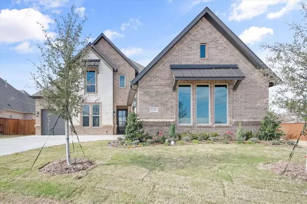 7229 Harris Place,  Arlington,  TX 76001