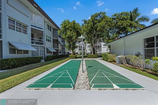 Deerfield Beach, FL 33441,1040 SE 4th Ave  #320