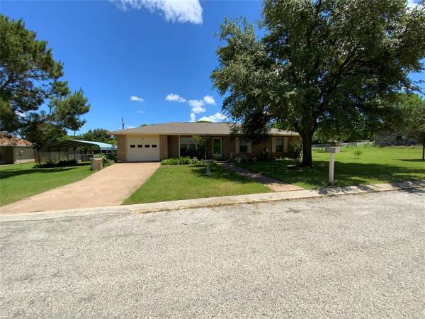 102 Bunker Hill Street, Comanche, TX 76442