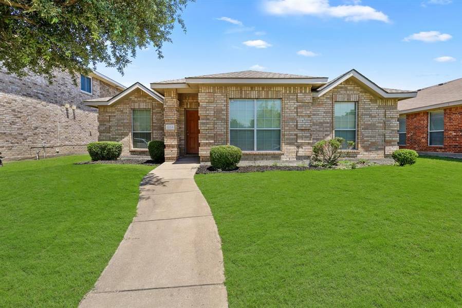 804 Horseshoe Court, Desoto, TX 75115