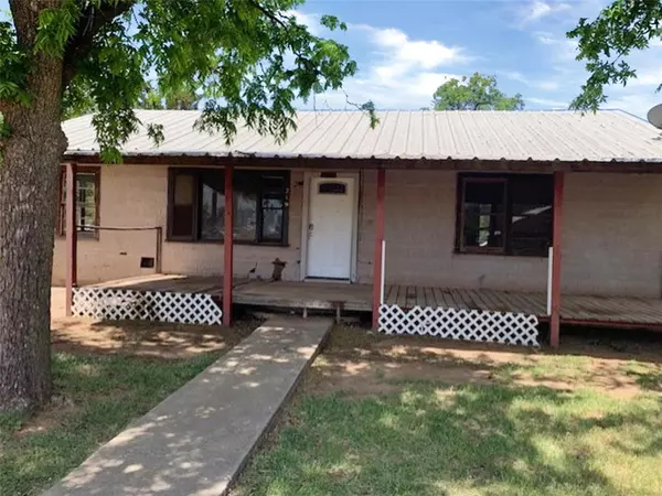 Bronte, TX 76933,219 N Woods Street