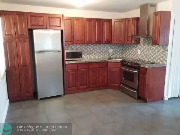 5168 NE 6th Ave  #425, Oakland Park, FL 33334