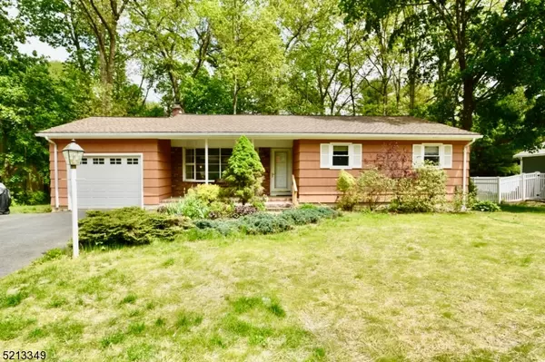 8 Pequot Trl, Jefferson Twp., NJ 07438