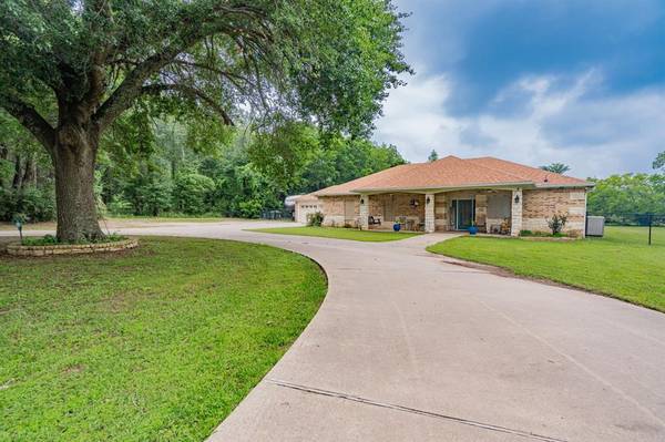 201 W Oak Street, Eustace, TX 75124