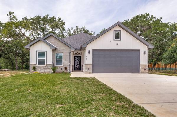 230 Rhoades Street, Azle, TX 76020