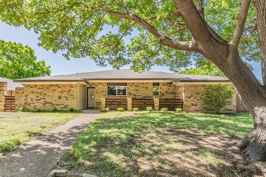 1922 Kensington Drive, Carrollton, TX 75007