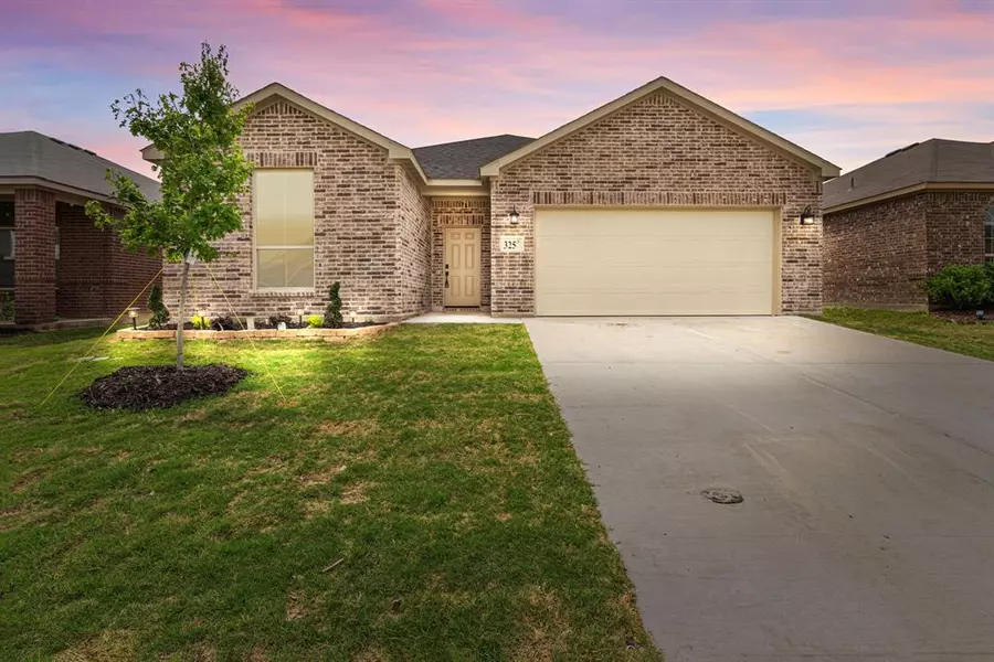 325 Lead Creek Drive, Fort Worth, TX 76131