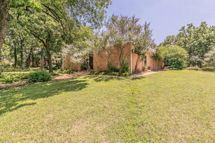 5816 Monterrey Drive, Fort Worth, TX 76112