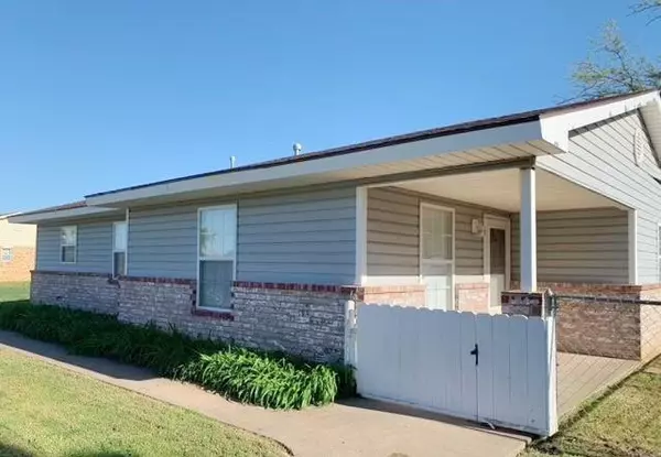 812 E 9th Street, Cordell, OK 73632