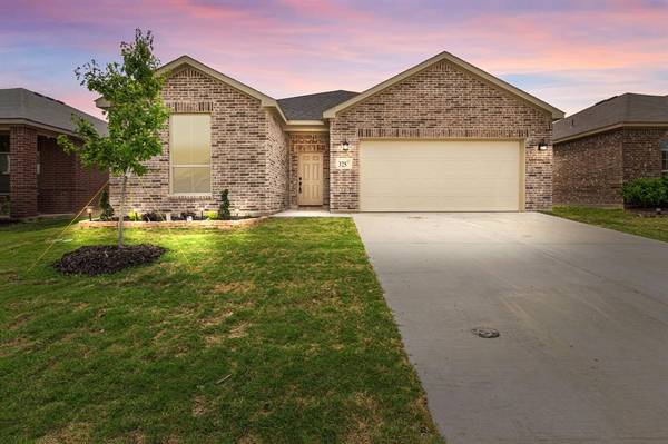 325 Lead Creek Drive, Fort Worth, TX 76131