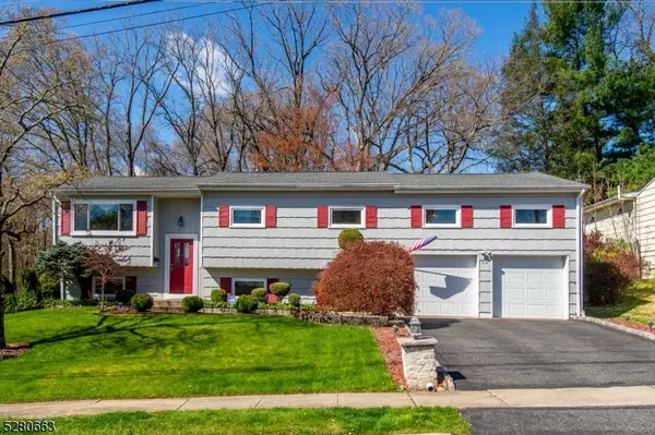 32 Saint Marys Dr, Roxbury Twp., NJ 07876