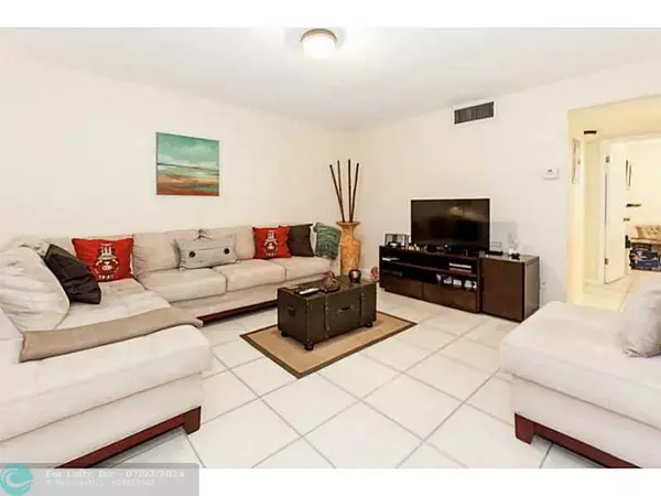 2905 Pierce St  #11, Hollywood, FL 33020