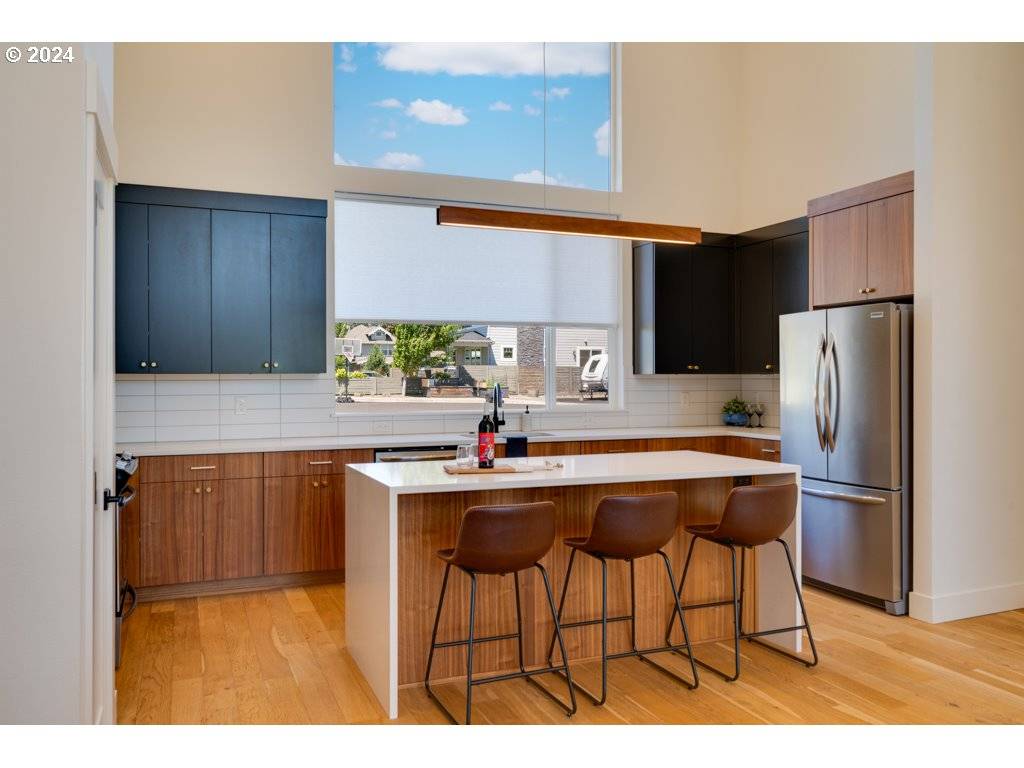 Hood River, OR 97031,955 ROBERTS DR
