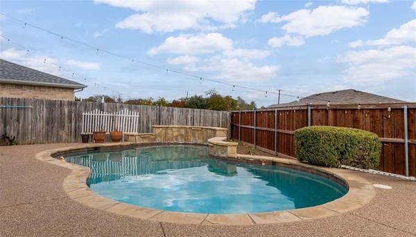 238 Pine Crest Drive, Justin, TX 76247