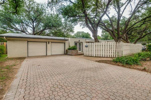 4708 Holiday Lane W, North Richland Hills, TX 76180