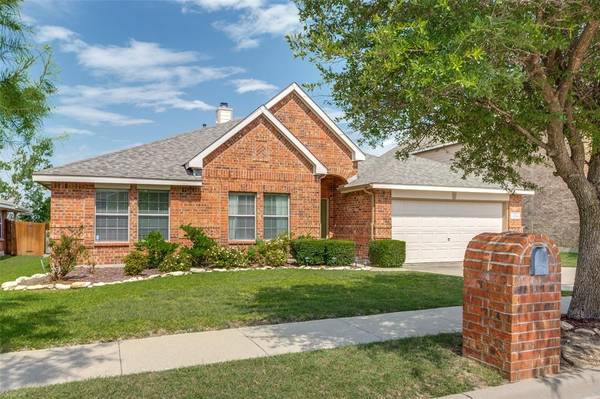 1204 Hickory Bend Lane, Fort Worth, TX 76108