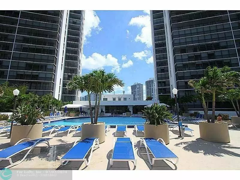 3701 N Country Club Dr  #808, Aventura, FL 33180