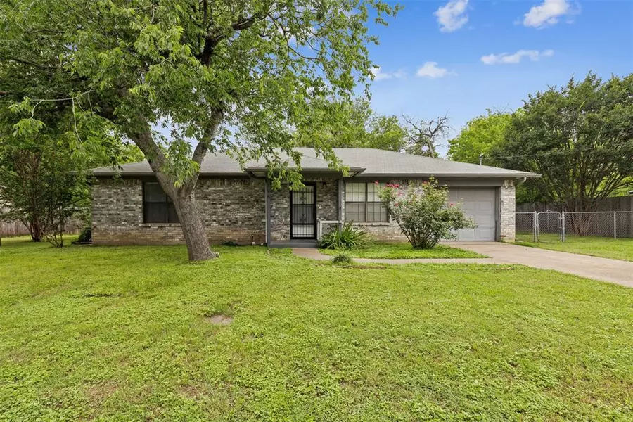 206 Lovelady Street, Cleburne, TX 76033