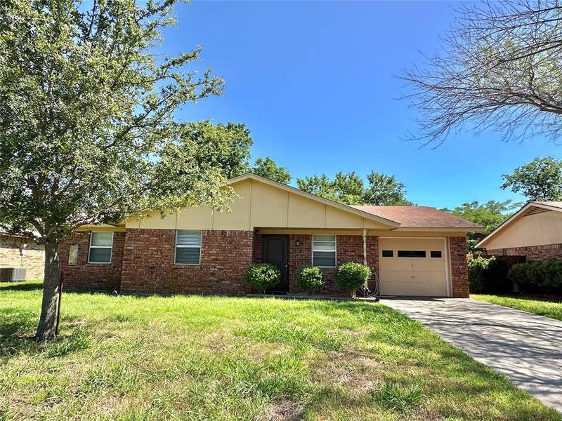 1502 Patricia Drive, Gainesville, TX 76240