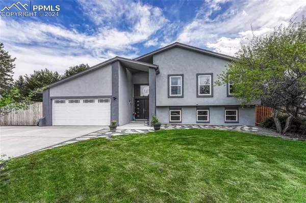 325 Wuthering Heights DR, Colorado Springs, CO 80921