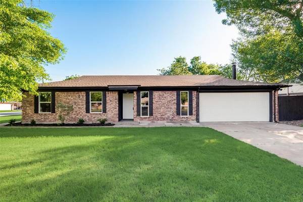 914 Childers Avenue, Benbrook, TX 76126