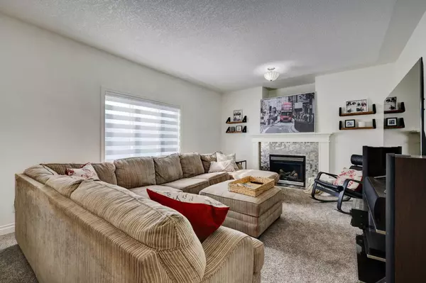 Airdrie, AB T4B 2N6,234 Canoe SQ SW