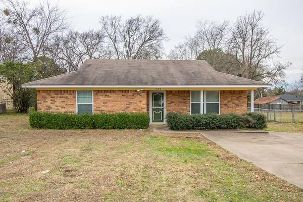 735 Circle Drive, Lindale, TX 75771