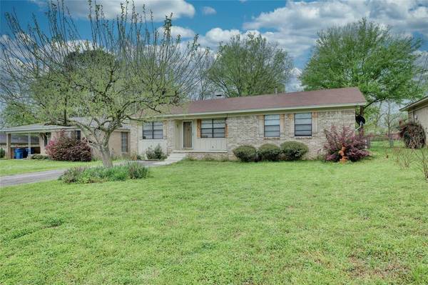 526 Circle Drive, Lindale, TX 75771