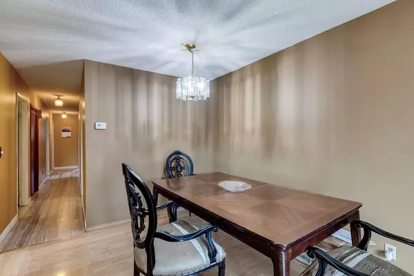 Calgary, AB T3B1Z3,7916 47 AVE NW