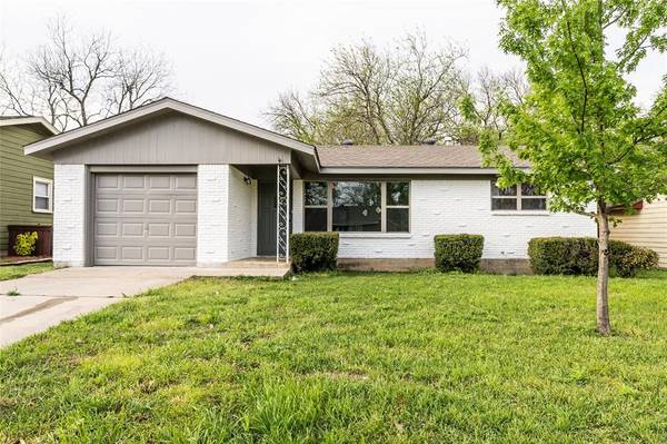 107 Hilltop Drive, Grandview, TX 76050