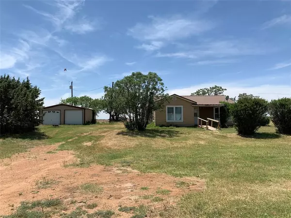 572 State Highway 70 N,  Rotan,  TX 79546