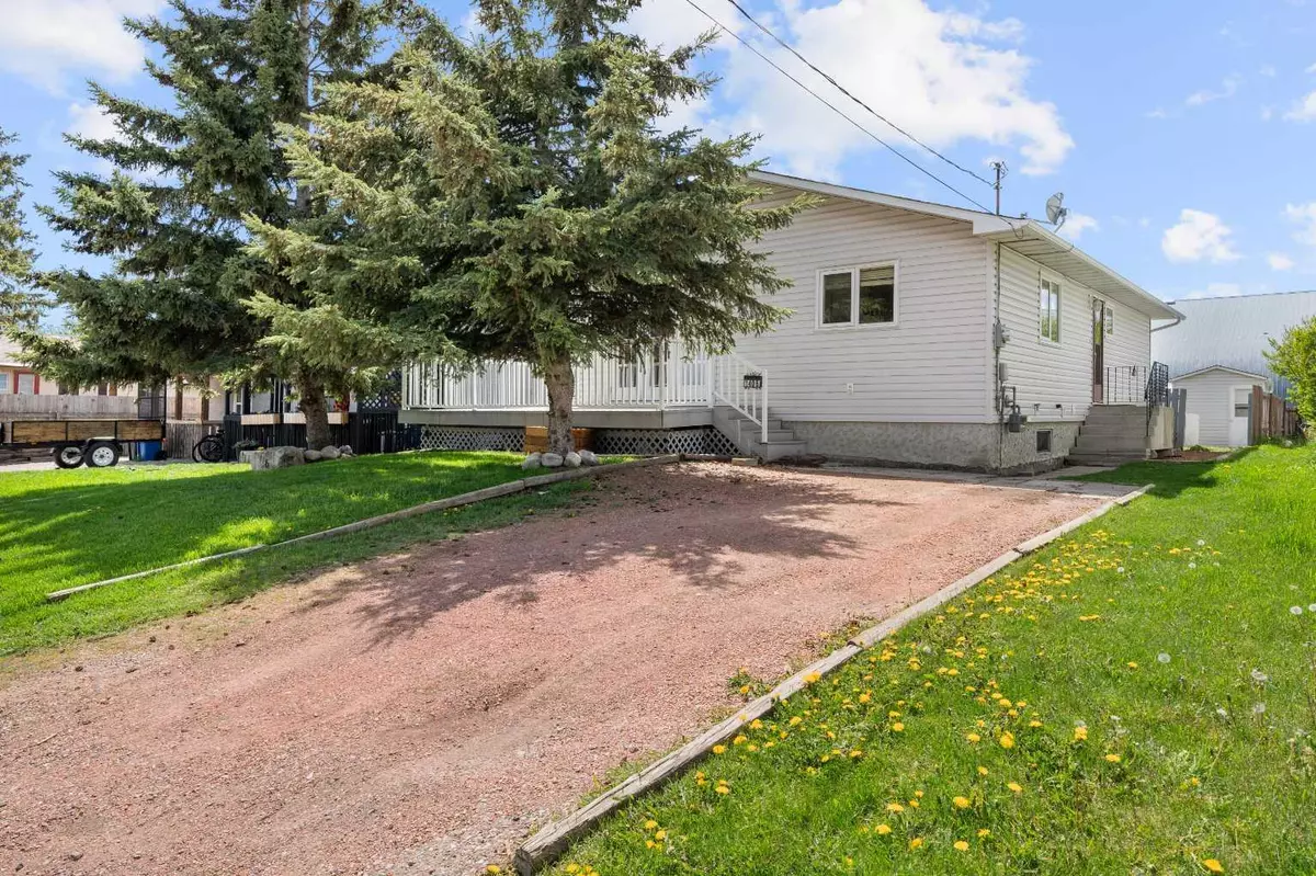 Crossfield, AB T0M0S0,1406 Strathcona ST