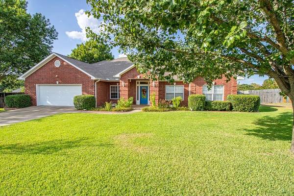 211 Hillside Circle, Lindale, TX 75771