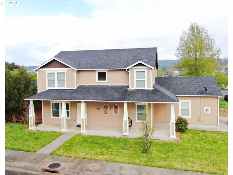 780 UMPQUA VIEW DR, Roseburg, OR 97471