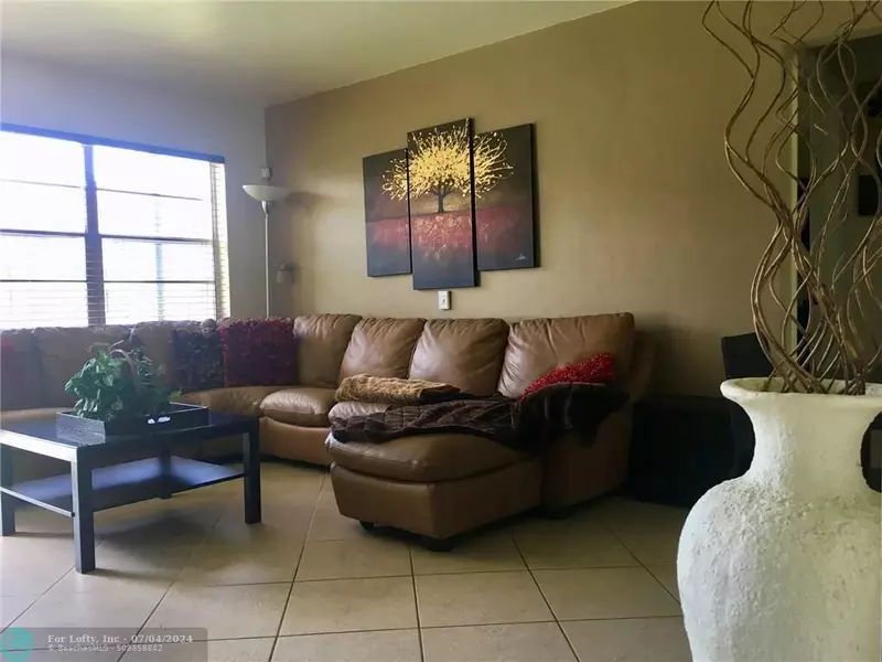 7401 Pines Blvd  #120, Pembroke Pines, FL 33024